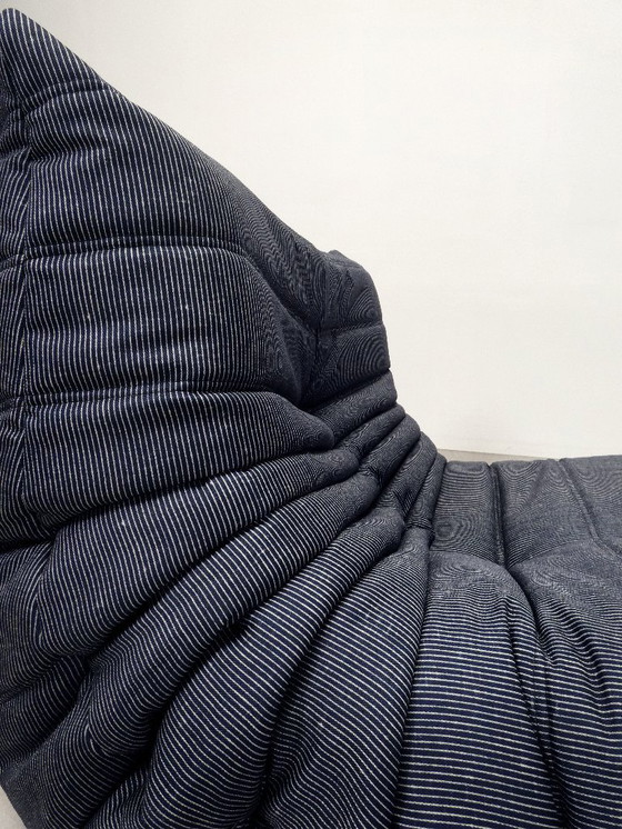 Image 1 of Ligne Roset Togo - 1 posto e pouf - tessuto gessato blu