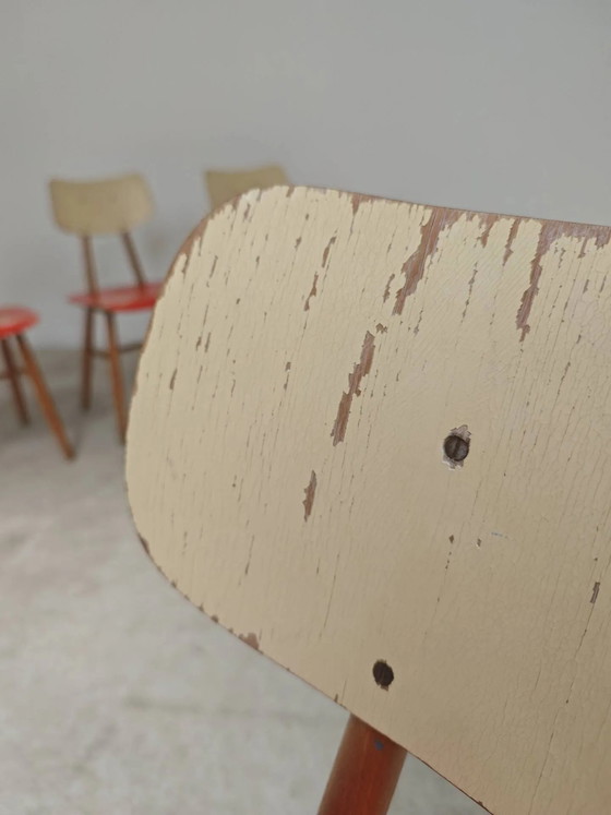 Lot de 4 chaises en bois rouges Ton (Thonet) des années 1960. – Chaises de salle à manger, Wood, Vintage (photo 11 of 16)