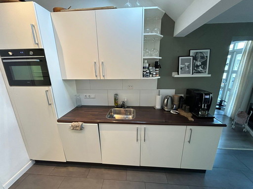 Complete keuken met inbouwapparatuur