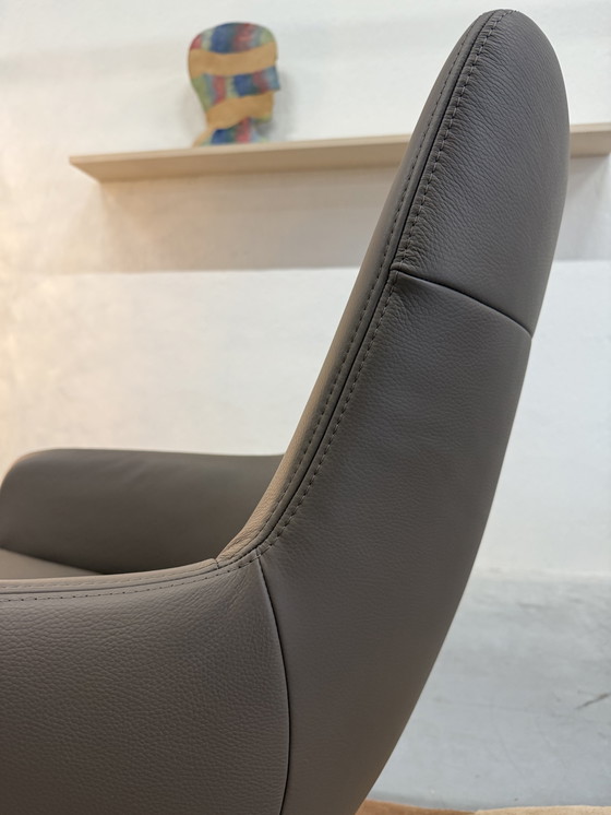 Image 1 of Poltrona girevole Gealux Coral in pelle color tortora