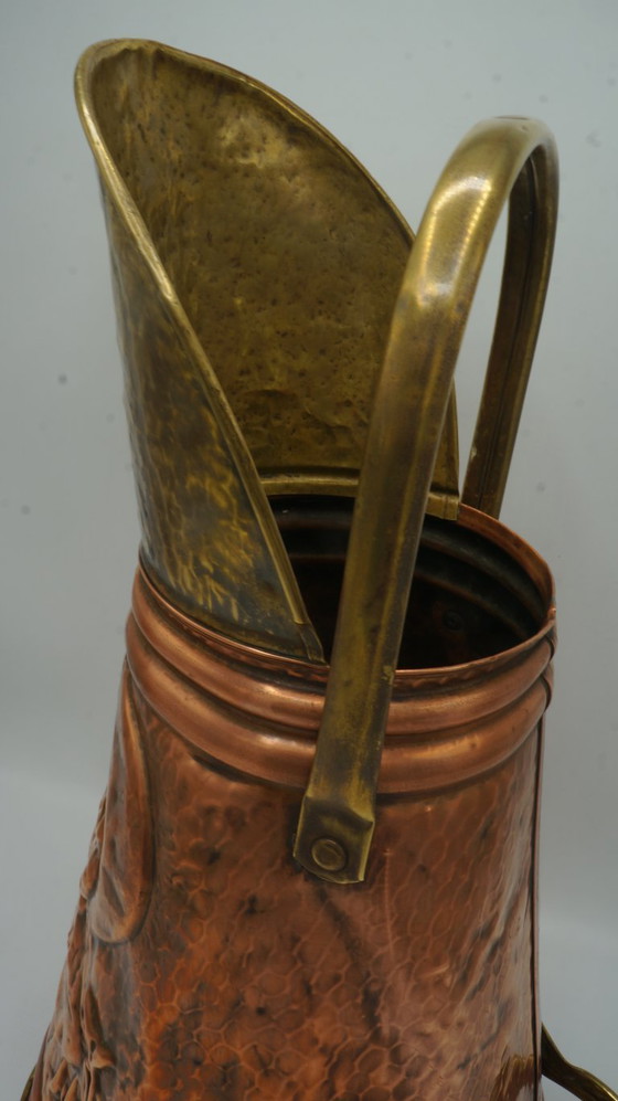 Image 1 of Soporte para paraguas de cobre antiguo, cubo de carbón para pellets, kit de pellets con relieve de Rembrandt