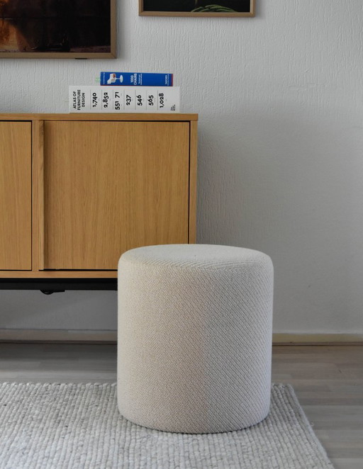 Pouf rotondo beige in tessuto Kvadrat Coda – Ø37cm x H40cm