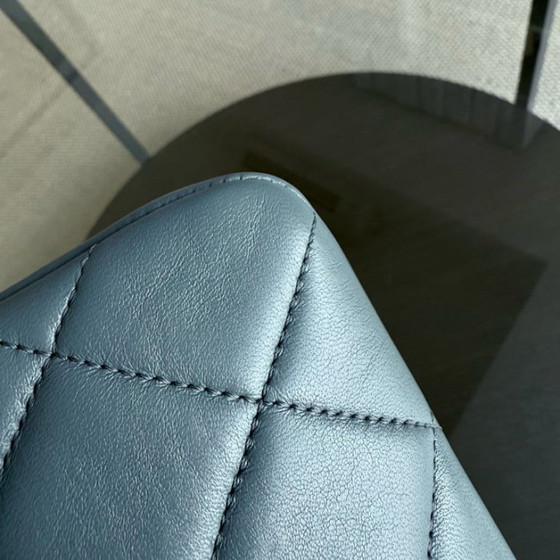 Image 1 of Chanel Trendy CC Small - Gewatteerd lamsleer, Haze Blue, gouden hardware, serie 26