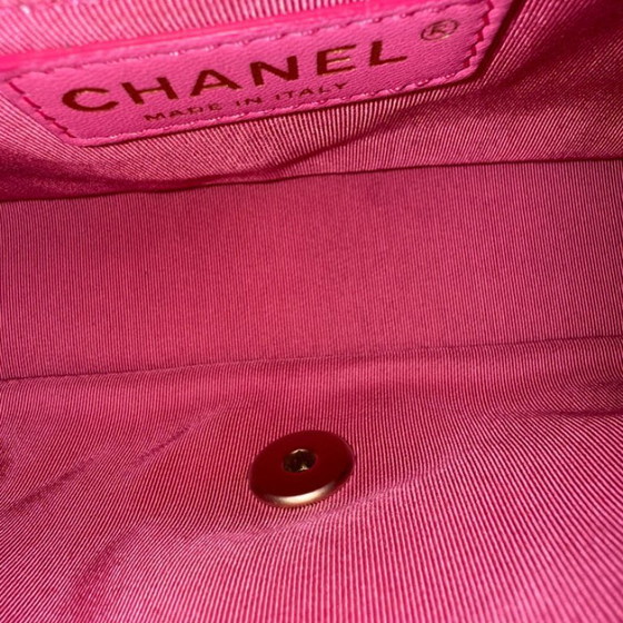 Image 1 of Borsa Chanel Chic Flap Small - 23 cm in pelle di agnello trapuntata rosa acceso con finiture dorate, serie 22