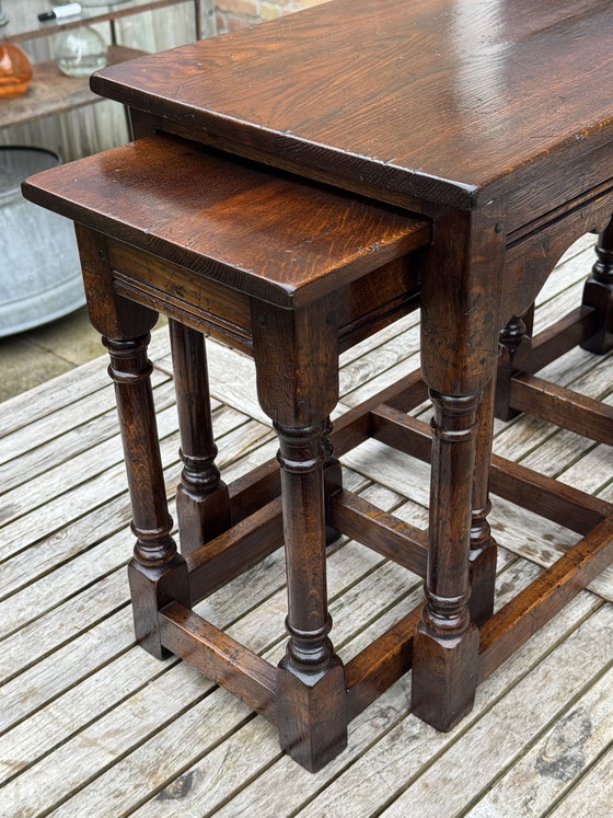 Image 1 of Tables gigognes anciennes en chêne | Style TITCHMARSH & GOODWIN | Chêne jacobéen | Années 1920