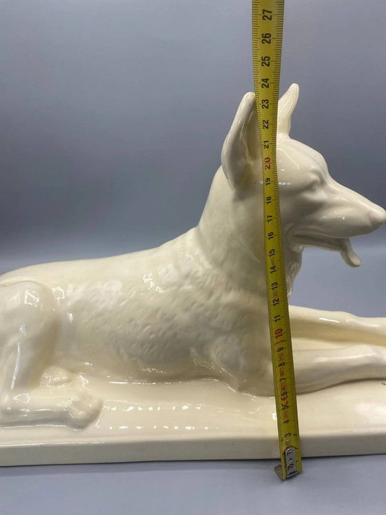 Lying German Shepherd in ivory enameled ceramic, Digoin Sarreguemines, Art Deco – Decorative Objects (photo 4 of 6)