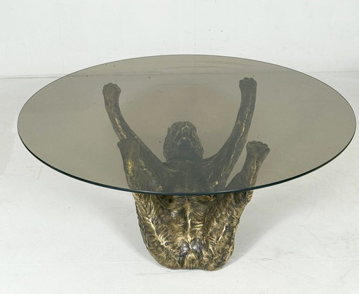 Table basse sculpturale ornée d'une figure d'ours, France, années 1970