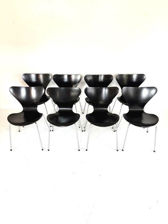 Image 1 of 8x Sillas Fritz Hansen negras