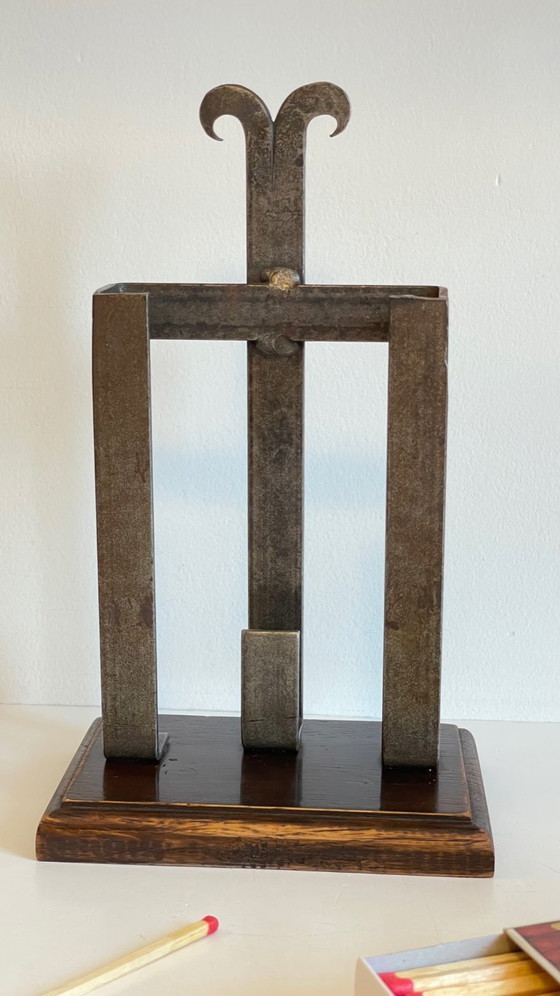 Image 1 of Portacerillas antiguo de hierro forjado para chimenea