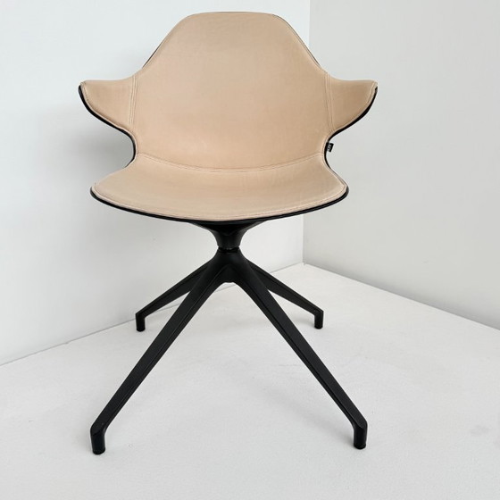Image 1 of Fauteuil pivotant KFF en cuir naturel