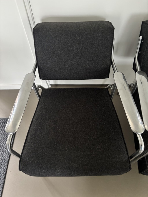 2 fauteuils Design on Stock