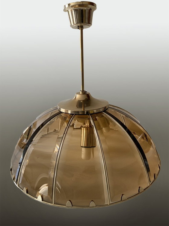Image 1 of Lampadario a cupola in vetro e metallo dorato.1970.
