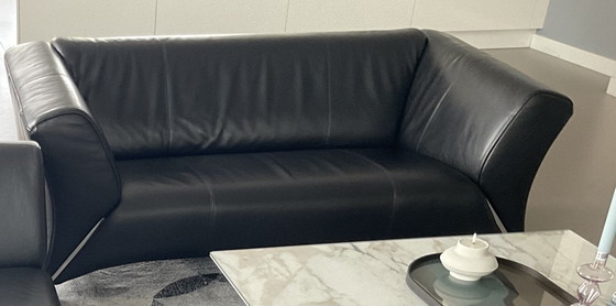 In vendita: eleganti divani Rolf Benz modello 322 (2 posti e 3 posti) – Divani 2 posti, Metal, Leather (photo 4 of 5)