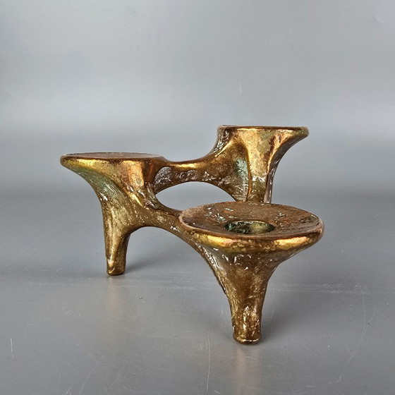 Image 1 of Bronzen vintage kandelaar voor 3 kaarsen. Ontwerp van Michael Harjes. Jaren '60 '70. Brutalistisch ontwerp.
