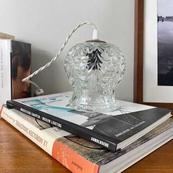 Image 1 of Lámpara portátil antigua de globo en vidrio transparente