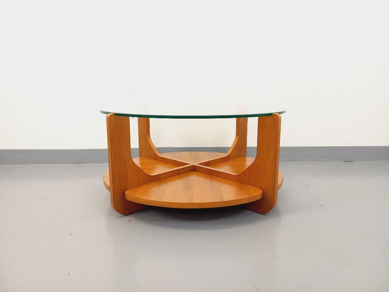 Image 1 of Vintage ronde salontafel met 2 bladen van Hugues Poignant, in teak en glas uit de jaren 60 en 70