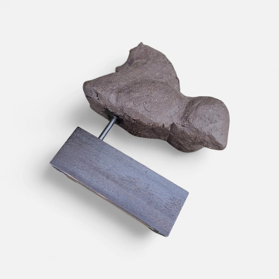 Keramische Beeldhouwkunst / Paardentorso op houten sokkel / – Ceramic (photo 3 of 8)