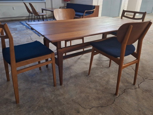 Teakhouten eettafel met metamorfose-effect, ontworpen door Kai Kristiansen, Denemarken, jaren 1960.