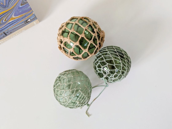 Image 1 of Satz von 3 antiken französischen Fischschwimmern, grünes Glas mit Netz