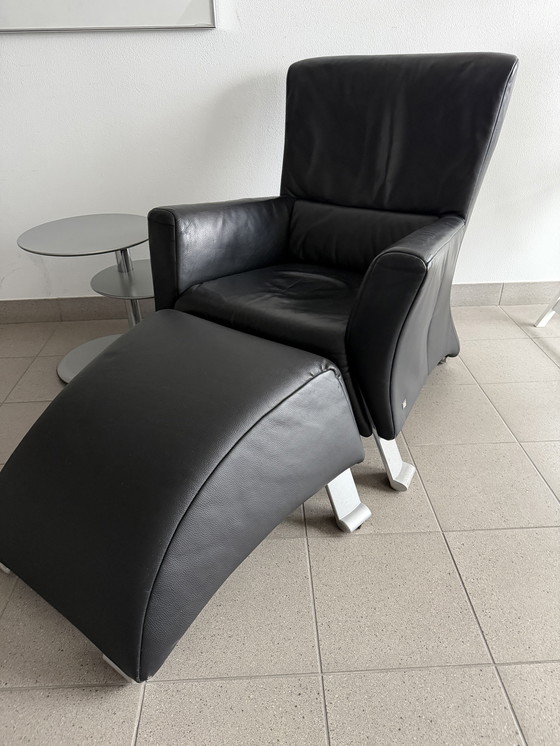 Image 1 of Rolf Benz 322 schwarzer Sessel mit 322 schwarzem Hocker. 