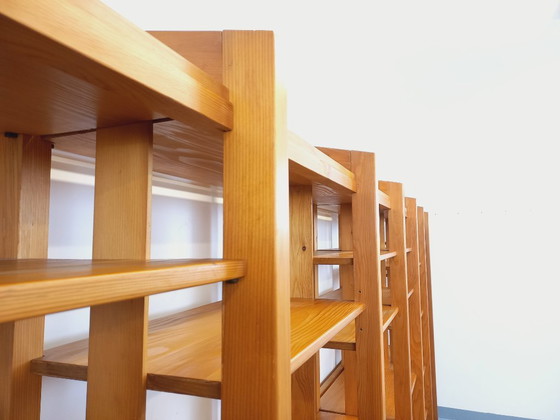 Image 1 of Grote modulaire boekenkast in 6 secties met 30 vintage grenenhouten planken uit de jaren 70 en 80.