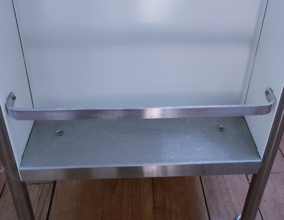 Image 1 of Comodino anni '80 in metallo laccato in acciaio inox