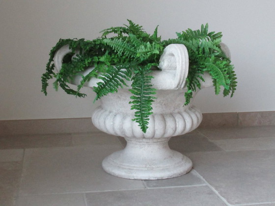 Image 1 of Paolo Marioni Classic Collection pot / table