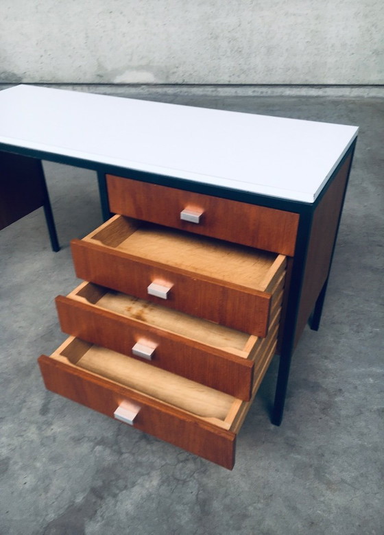 Image 1 of Scrivania di design olandese in stile moderno di metà secolo, Paesi Bassi, anni '60