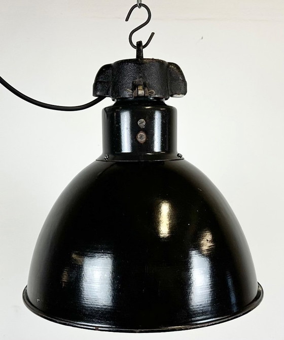 Image 1 of Lampada a sospensione in smalto nero Bauhaus industriale, anni '30
