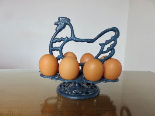 Huevera de hierro fundido esmaltado en azul, para 8 huevos, Francia, 1950 – decoratieve objecten, Cast Iron