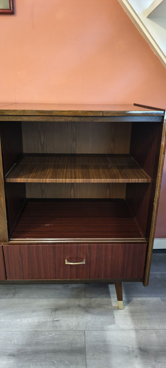 Credenza retrò / Mobile con dettagli in ottone (Anni '60/'70) – Credenze, Legno (photo 2 of 7)