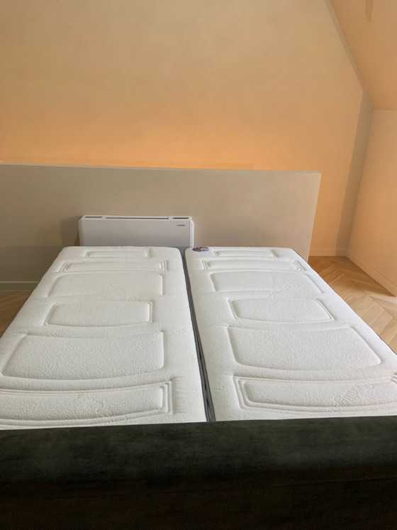 Image 1 of Lit double de luxe 180x220 – NEUF & JAMAIS UTILISÉ – 3 750 €