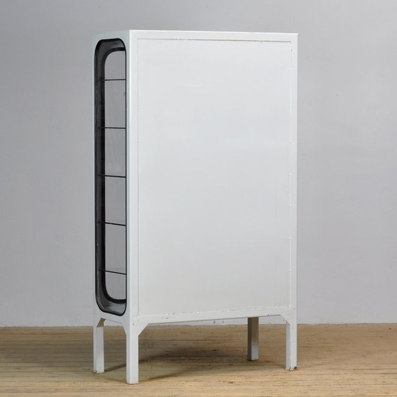 Image 1 of Armoire médicale vintage, années 1970