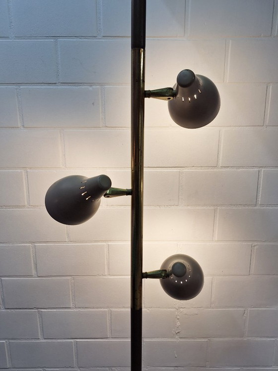 Image 1 of Lampadaire Lightolier de Gerald Thurston, style milieu du XXe siècle.