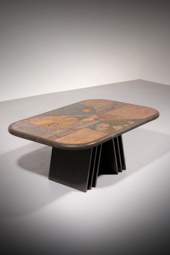 Image 1 of Table basse brutaliste en pierre dans le style de Paul Kingma - Détails en laiton et pierre naturelle