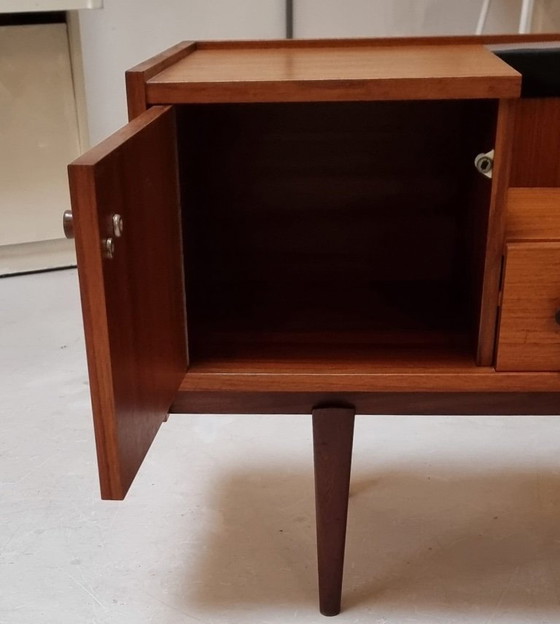 Image 1 of Aparador de mediados de siglo