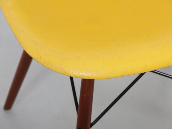 Set van 4 DSW Charles Eames stoelen - Gele glasvezel Herman Miller editie – Eetkamerstoelen, Fiberglass (photo 16 of 18)