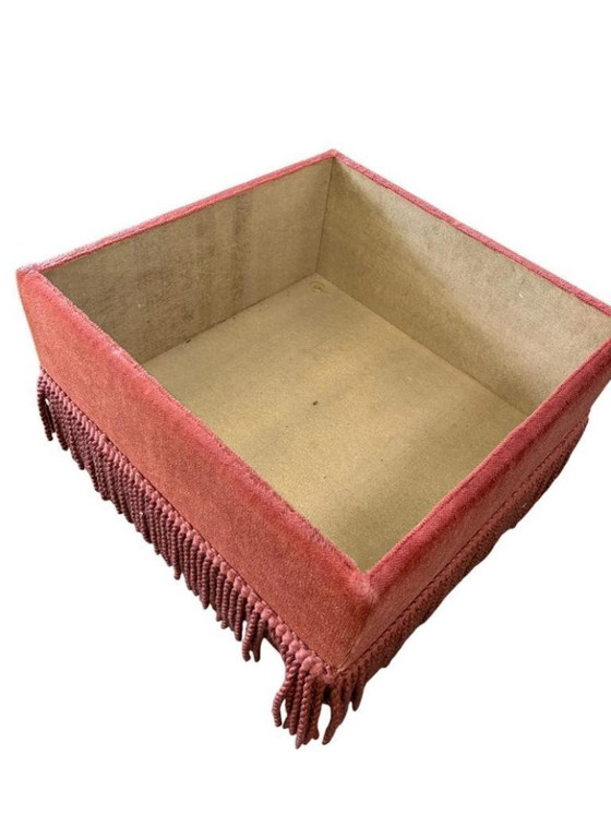 Image 1 of Pouf/coffre/repose-pieds vintage rose poudré à franges, années 70