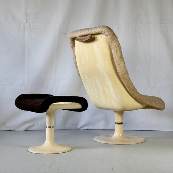 Image 1 of Hongaarse space age draaistoel met voetensteun, 1960