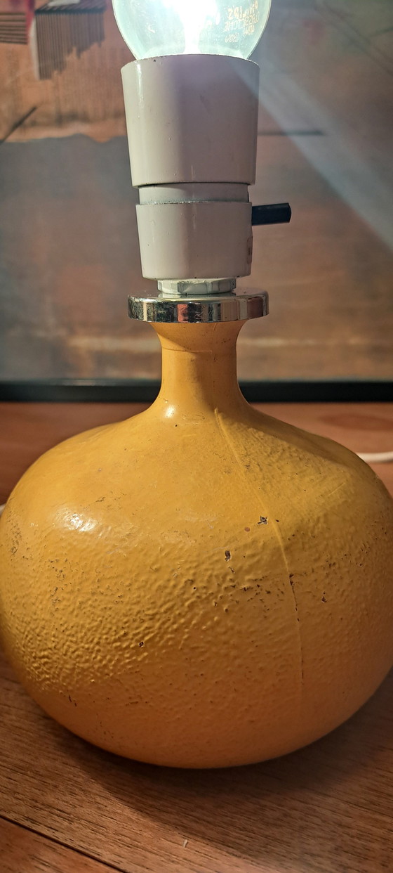 Image 1 of 2 Retro Tafellampen – Wit & Geel, Keramiek, Uniek Interieur Copenhagen