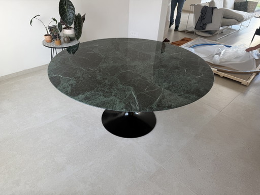 Originele Alpe Verdi Knoll Tulip Eettafel 137 Rond Nieuwstaat!! Eero Saarinen Wit/Zwarte Poot – Marble
