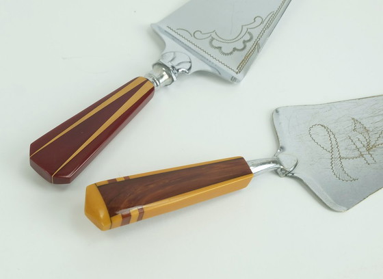 Image 1 of Set van 5 art déco taartlifters met bakelieten handvatten, jaren 1930-1940.