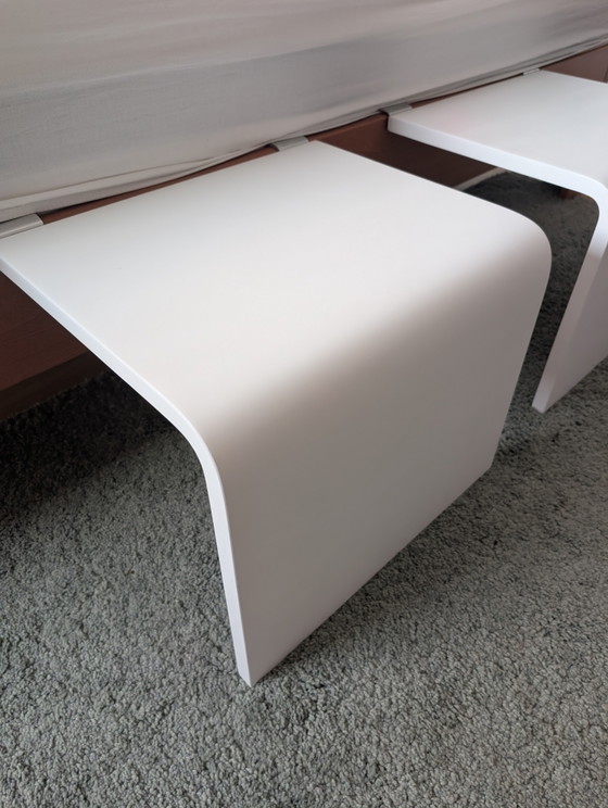Tables de chevet Auping Auronde blanches, hauteur 34,5 cm – Tables de nuit, Wood (photo 5 of 8)