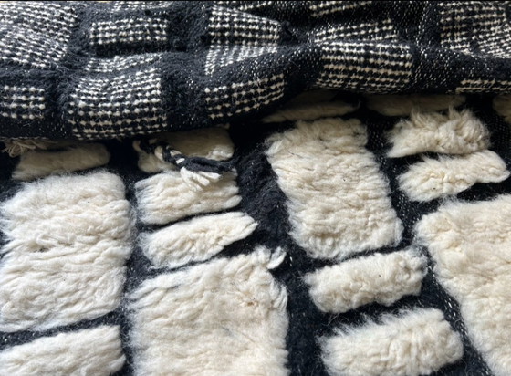 Image 1 of Alfombra Beni Mrirt 310×190 cm – negro y marfil | lana de lujo