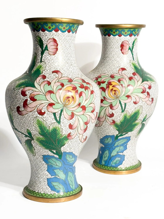 Pair of Chinese Cloisonné Vases with Floral and Hummingbird Motifs, 1950s – Metal (photo 9 of 15)