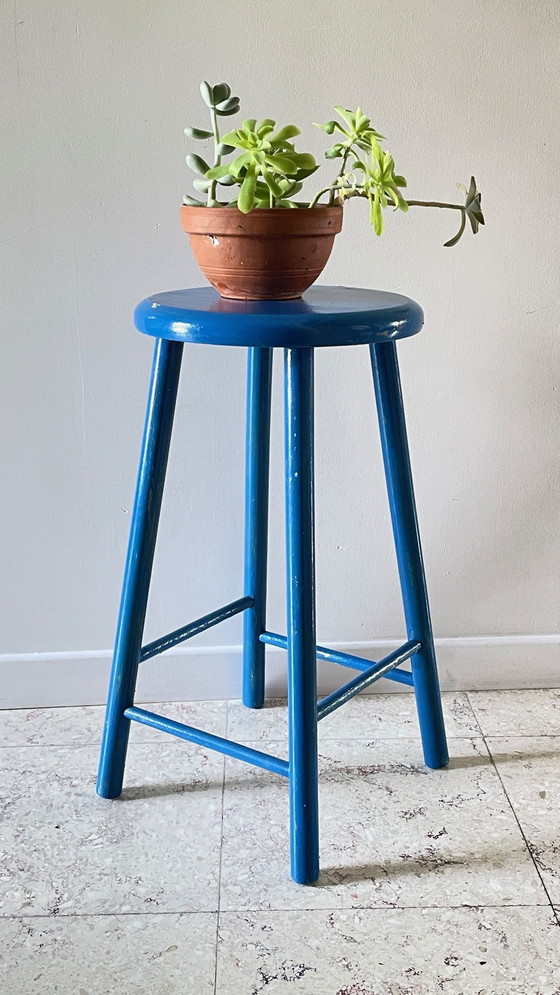 Image 1 of Tabouret Bois Vintage Peinture Bleu Électrique