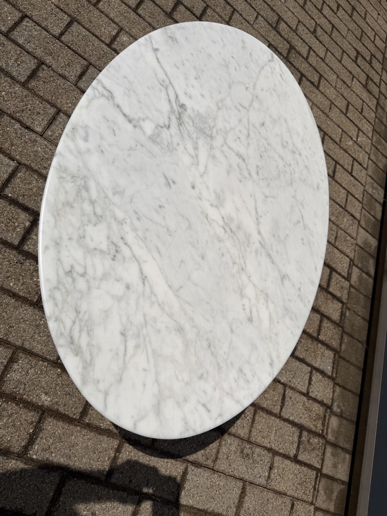Image 1 of Originele Knoll Tulip Ovale Salontafel Eero Saarinen in Arabescato mat 107x70