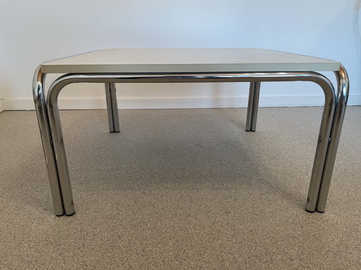 Table basse futuriste (Tecta)