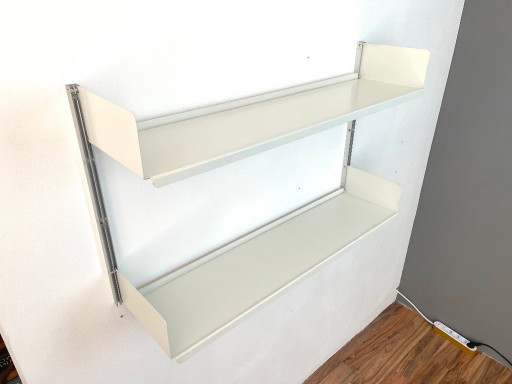 Mensola Dieter Rams Vitsœ 606, 2 mensole in metallo da 90 cm – wandrek (photo 2 of 10)