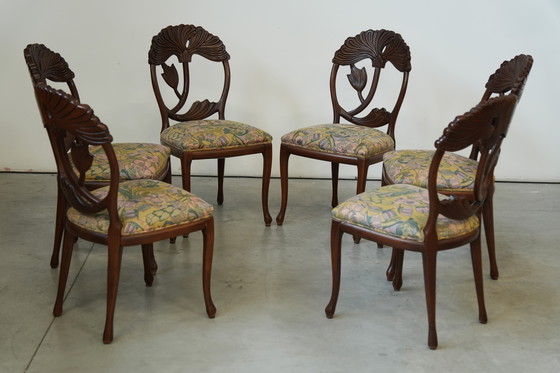 Image 1 of Set van 6 handgesneden Art Nouveau Revival eetkamerstoelen met bloemenzittingen